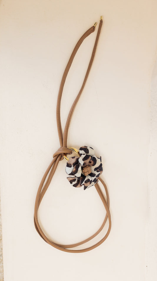 Correa de Cuero para Mujer con Flor Elegante- COR524
